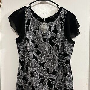 White House Black Market White Embroidery Black Blouse Size Medium